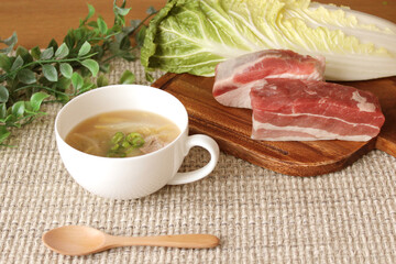 白菜と豚肉のヘルシーなスープ