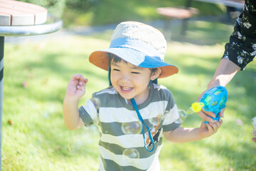 子どもとシャボン玉