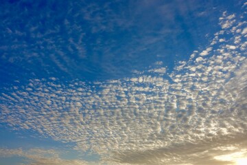 うろこ雲と夕焼け空