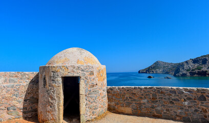 Fototapeta na wymiar Festungsinsel Spinalonga (Kalydon) in Elounda, Agios Nikolaos, Kreta (Griechenland)