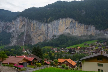 Photo sur Plexiglas Viaduc de Landwasser View of Lauterbrunnen Valley from the Wengernalp Railway
