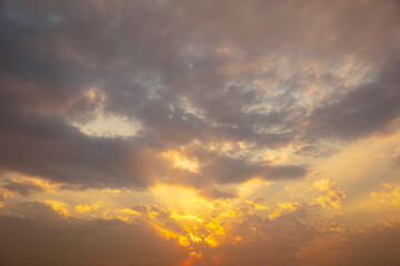 Fototapeta na wymiar Sun shining between the clouds