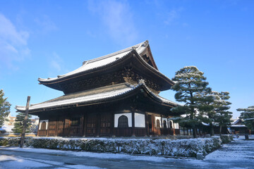 冬の京都市東山の建仁寺法堂