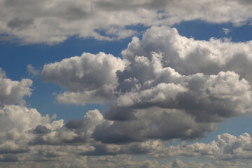 Fototapeta na wymiar sky with white clouds
