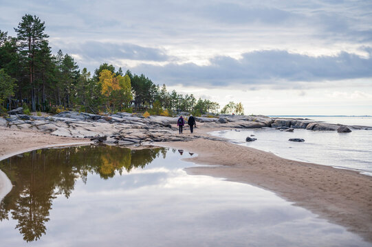 Two women walking on the beach. Fäboda, Jakobstad/Pietarsaari, Finland. 