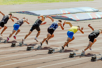 start group of male athletes 100 meters race - obrazy, fototapety, plakaty