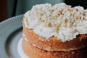 white chocolate cake with cream