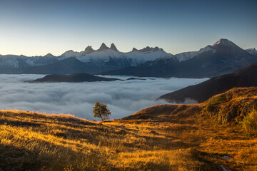 Lever du soleil au Lac Guichard avec les Aiguilles d' Arves  , Paysage du Massif des Grandes...