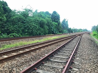 Obraz premium view of the railway line in the afternoon