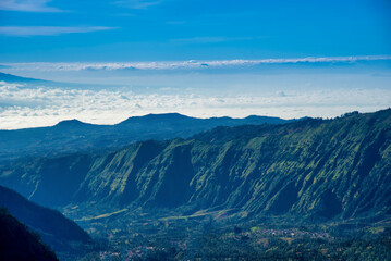 Obraz premium Mountain with fog on blue sky with cloud in the morning.