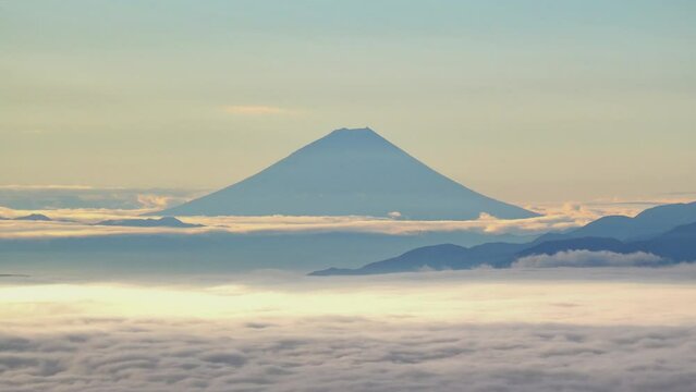 長野県 高ボッチ高原から眺める富士山と雲海