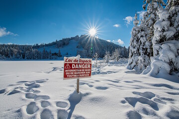 Le lac de Lispach sous la neige en hiver (La Bresse / Vosges)