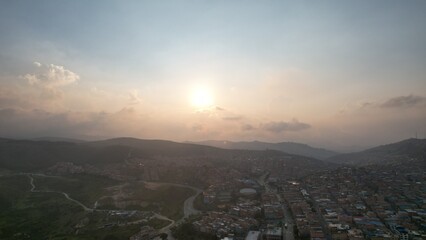 Atardecer sobre las casas.