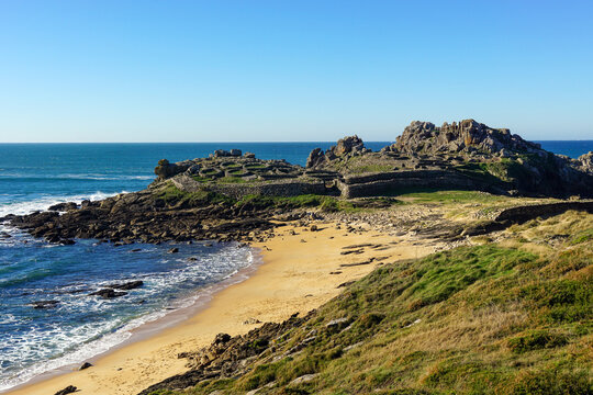 Castro de Baro&ntilde;a (ocupado hasta el siglo I d.C.). Es uno de los castros m&aacute;s emblem&aacute;ticos y visitados de Galicia. Porto do Son, A Coru&ntilde;a, Espa&ntilde;a.