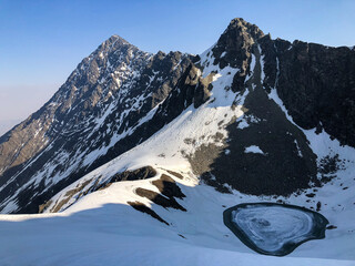 The Roopkund skeleton lake is known for the mystery that lies in this lake. It holds human and horse bones which age upto 500 years!