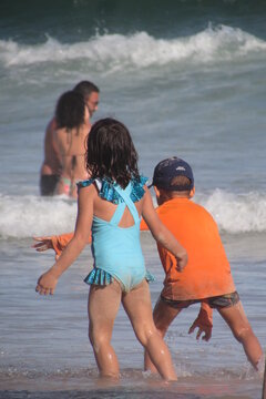 Crian&ccedil;as na Praia