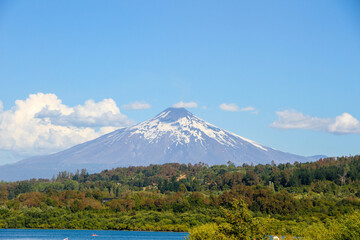 Fototapeta premium Vista cercana del Volcán Villarrica, Chile