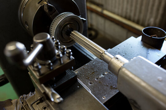 Reaming the inner diameter with a lathe
