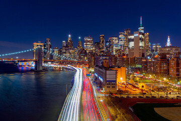Fototapeta na wymiar View of the Brooklyn Bridge and New York City Downtown Skyline from the Manhattan Bridge at night