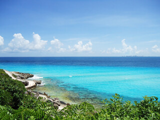 beautiful turquoise sea, blue sky noon, caribe ocean