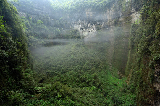Caving Expedition to explore the caves of the Tongzi mastersystem in northern Wulong County, Chongqing Province of China