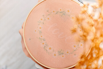 Stickrahmen Gänseblümchen Love	