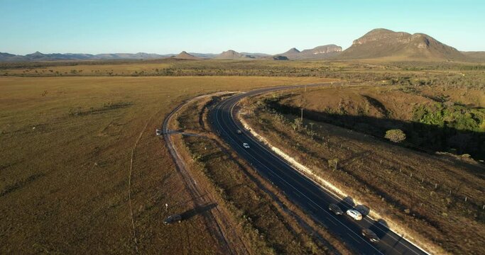 longa estrada na chapada dos veadeiros cerrado brasil goias
