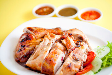 Grilled chicken is a popular dish of Thai people. It can be eaten from main dishes, snacks, appetizers or hors d'oeuvres.