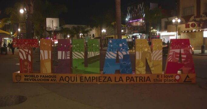 tijuana letrero aqui comienza la patria