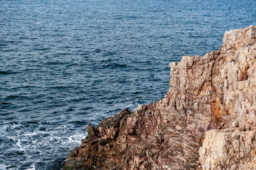 Fototapeta na wymiar Beautiful nature landscape with blue water of sea and rockv