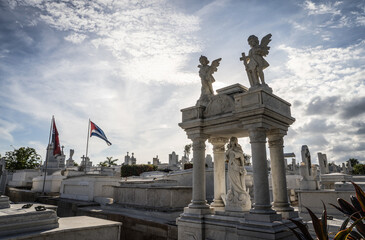 Obraz premium colonial cementery in Cuba - monument to the heroes of the heroes