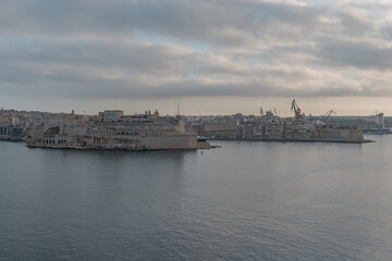Naklejka premium Distant panoramic view of the three cities as seen from valletta