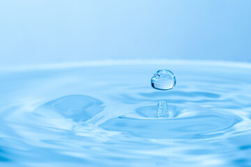 美しい水滴のアクション