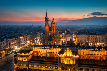 Naklejka premium Old town of Krakow with amazing architecture at dawn, Poland.