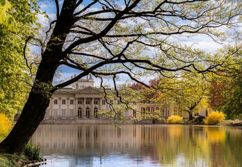 Royal palace on the water © Tomasz