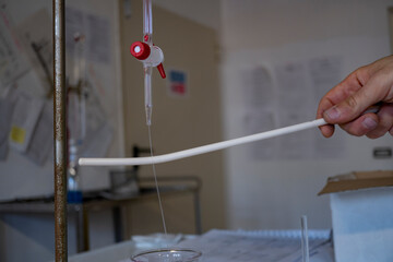 Water polarity: Experiment into laboratory to observe the polarity of water