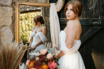 Naklejka premium Beautiful bride in rustic arrangement