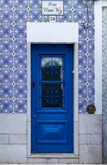 Beautiful details of typical doors from Portuguese houses © Mauro Rodrigues