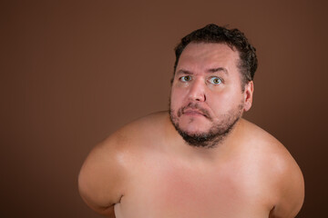 Fototapeta premium Portrait of a young surprised man.