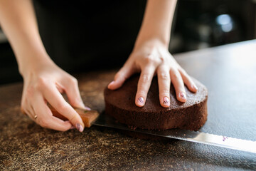 the process of cutting biscuit cake with a knife