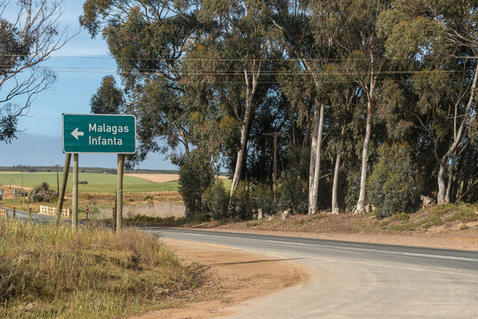 Turn-off from road R319 to the ferry at Malagas