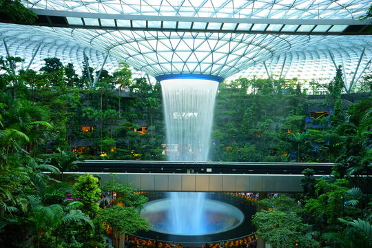 Jewel Changi Airport in Singapore - シンガポール ジュエル チャンギ エアポート