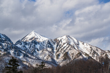 Fototapeta na wymiar 美しい雪山の眺望