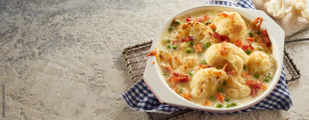 Wall mural gratin with cauliflower and cheese in bowl