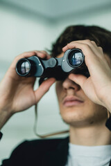 Genauer hinschauen mit dem Fernglas