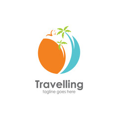 travel logo template with natural icon, beach club logo. circle shape is the waves of sea water, with the atmosphere of the beach. vector eps 10.