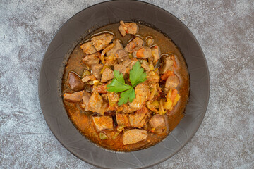 Roasted lamb liver with onions and tomatoes.