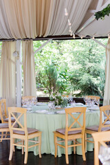 Table setting and flower composition