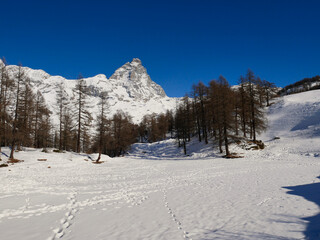 Fototapeta na wymiar Winter in Aosta Valley, Alps Italy. Around Blue lake and Matterhorn.