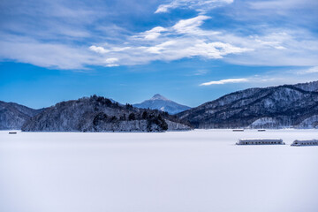 Fototapeta na wymiar 冬の檜原湖
